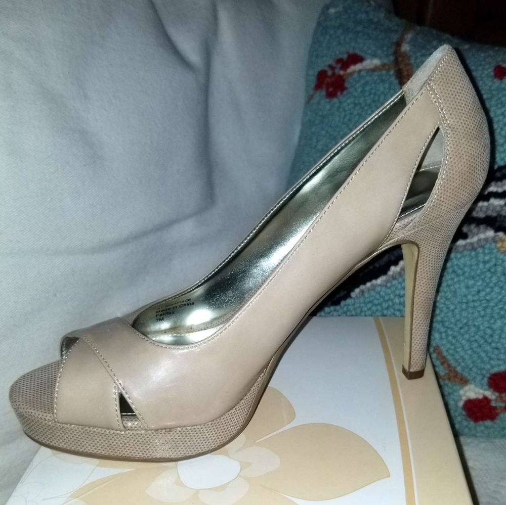 Alfani Beige Pump sz 7/7.5
